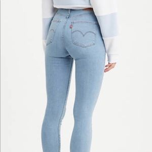 Levi 721 High-Rise Skinny Jeans Light Wash